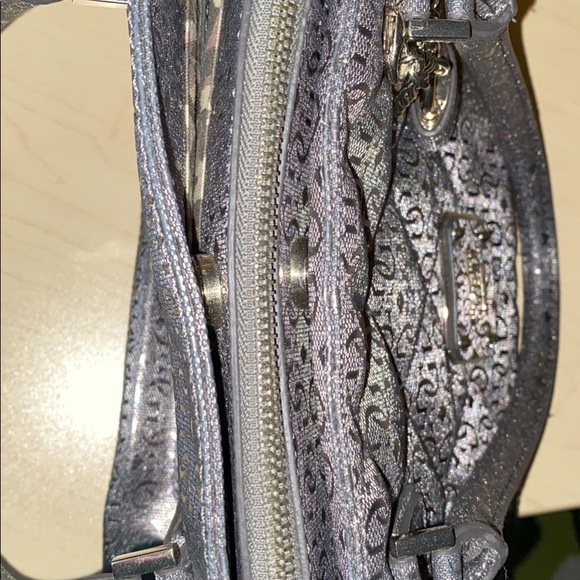 Guess handbag - Picture 3 of 6